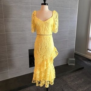 Yellow lace dress with short sleeves.